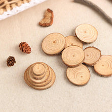Load image into Gallery viewer, Wood Log Slices Discs for DIY Crafts - 50Pcs/Set 2-4CM - stilyo
