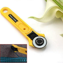 Load image into Gallery viewer, 28mm Rotary Cutter Blade - stilyo