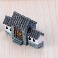 Load image into Gallery viewer, Mini Antic House Ornament - stilyo
