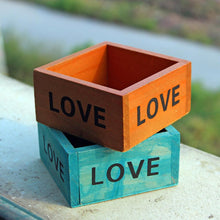 Load image into Gallery viewer, LOVE Hand made Retro Style Wooden Flower - stilyo
